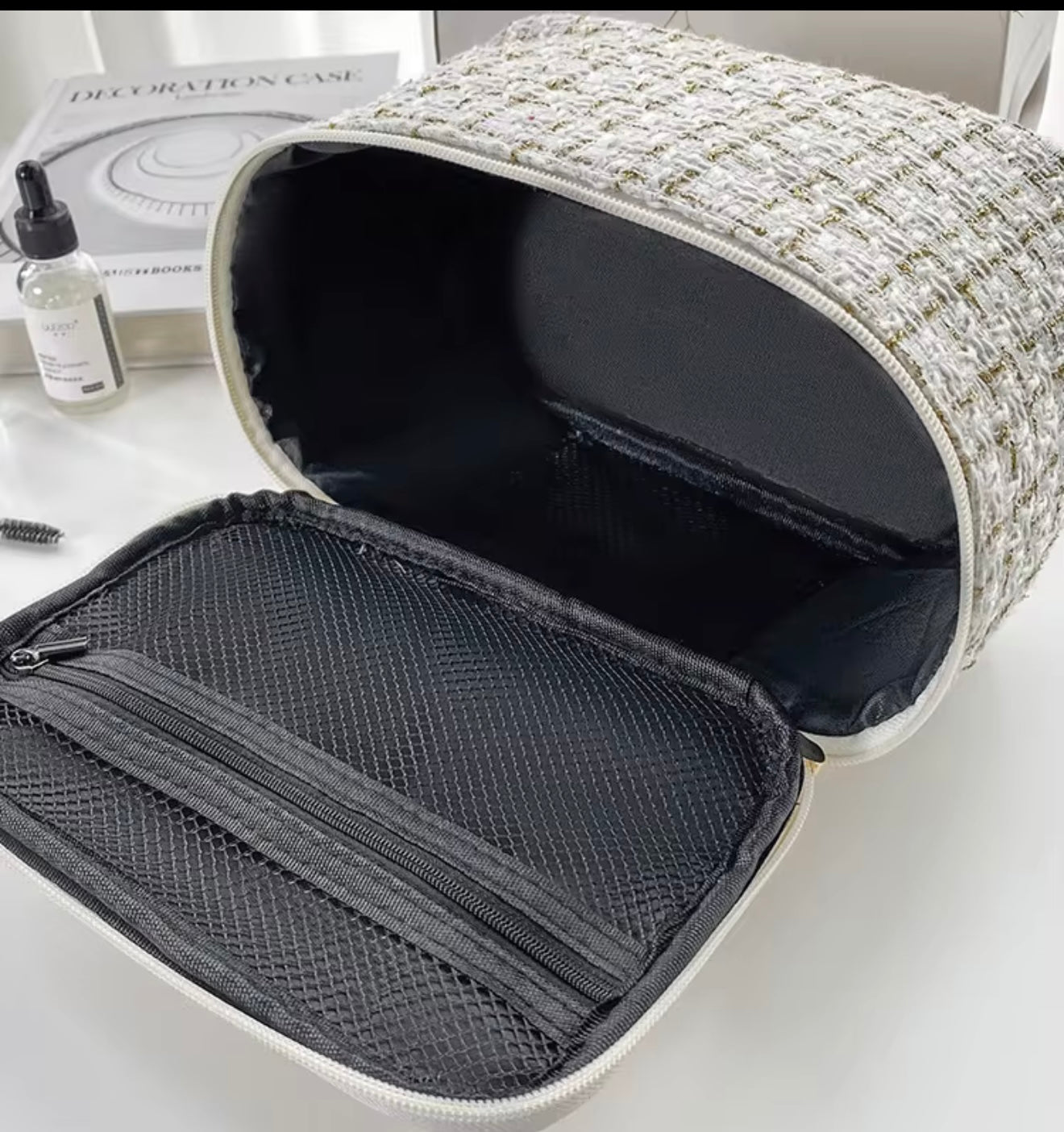 Makeup Bag Black & Gold