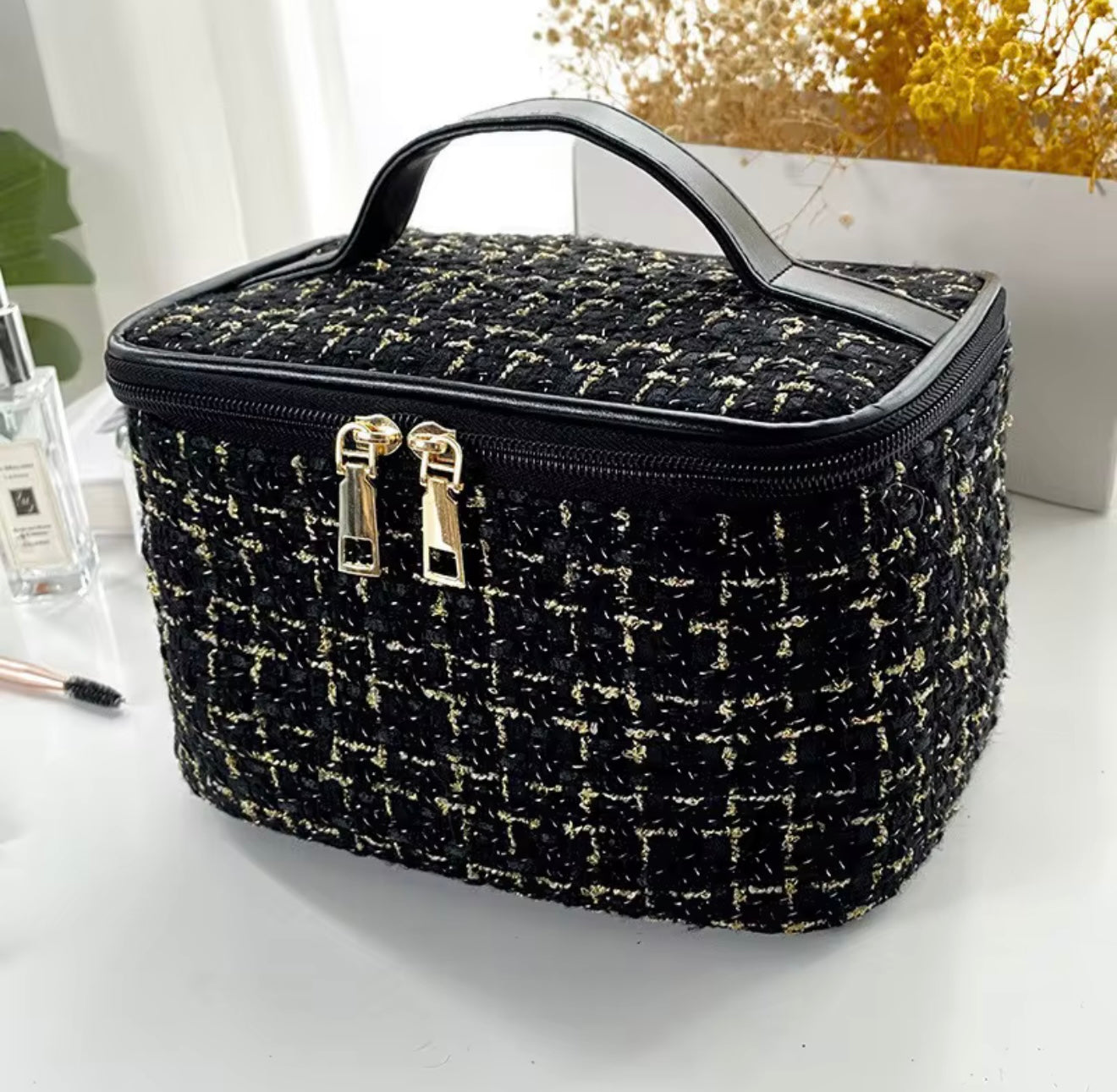 Makeup Bag Black & Gold